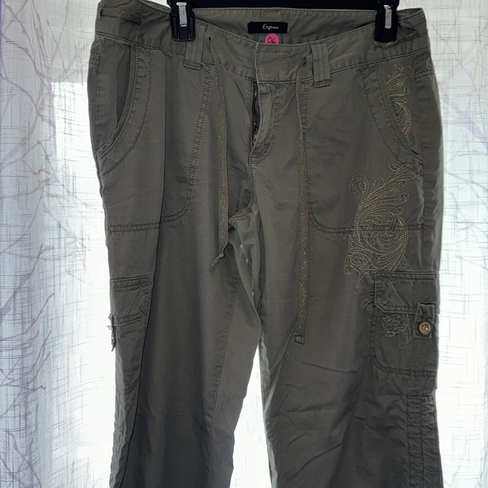 Express green khaki with gold design size 10